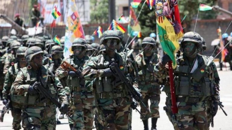Bolivia despliega funcionarios del Ejército en frontera con Chile