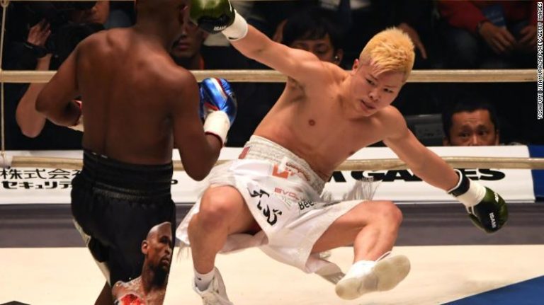 Mayweather aplastó a Nasukawa en un paseo de 139 segundos