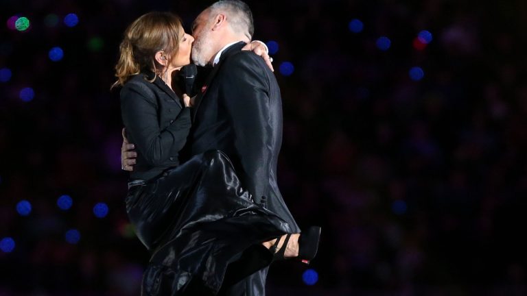 Katherine Salosny y Luis Jara: El apasionante beso que subió la temperatura del Nacional