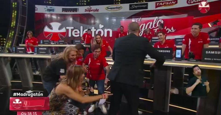 Julián Elfenbein estuvo a punto de perder sus pantalones en Teletón