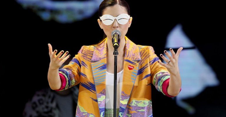 Revisa el show de Javiera Mena en el Teatro Teletón