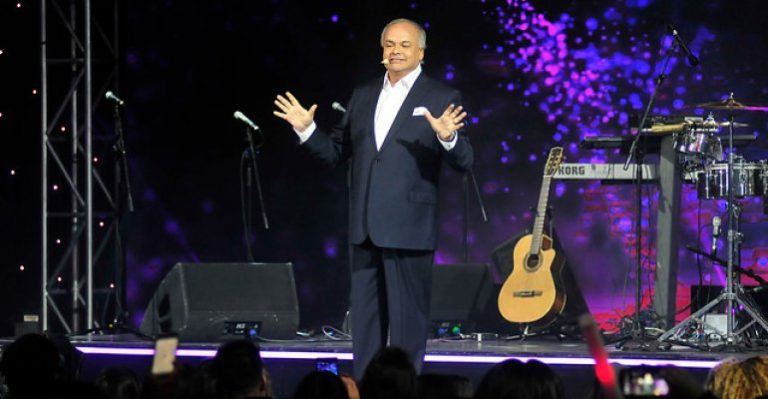 Álvaro Salas reconoció legalmente a su hija Paola de 33 años