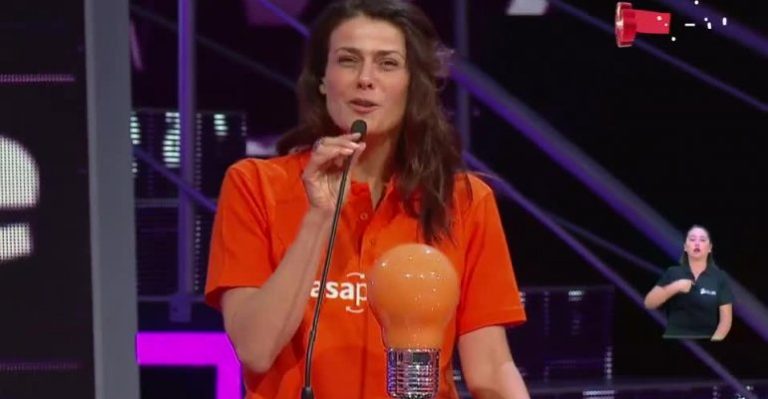 Tonka Tomicic inventó canción en Pasapalabra de Teletón - Parte 2