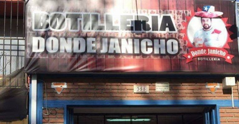 Botillería ofrece regalos a cambio de limpiar Cerro Condell