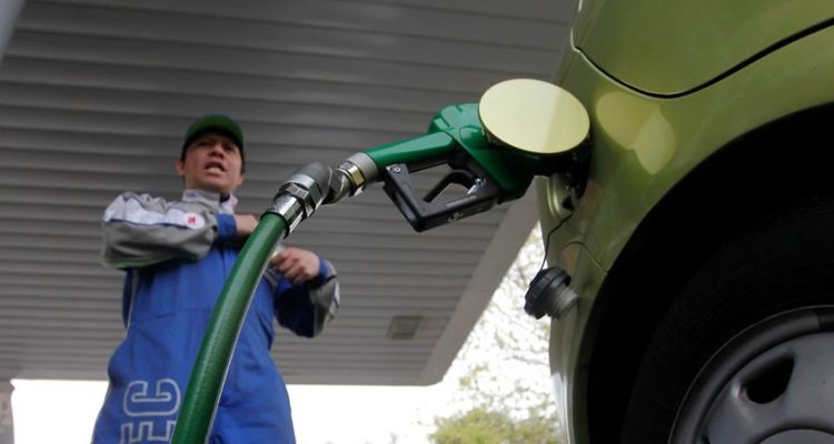 Baja del precio de gasolinas, papas y tomátes generó la caída de 0,1 de la inflación en diciembre