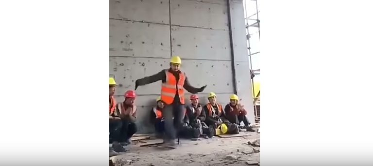 ¿La reencarnación de Michael Jackson? Obrero de la construcción sorprendió a compañeros con su baile