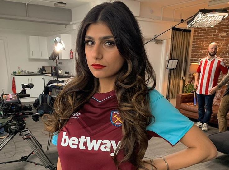 La razón por la que Mia Khalifa reveló imágenes donde aparece con la camiseta del equipo de Pellegrini