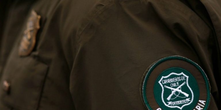 Carabinero quedó grave tras ser apuñalado mientras esperaba locomoción colectiva