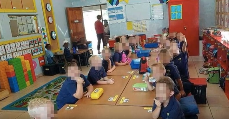 Polémica por profesora que separó a sus alumnos por raza en colegio de Sudáfrica
