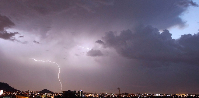 Meteorología anunció tormentas eléctricas para 8 regiones del país