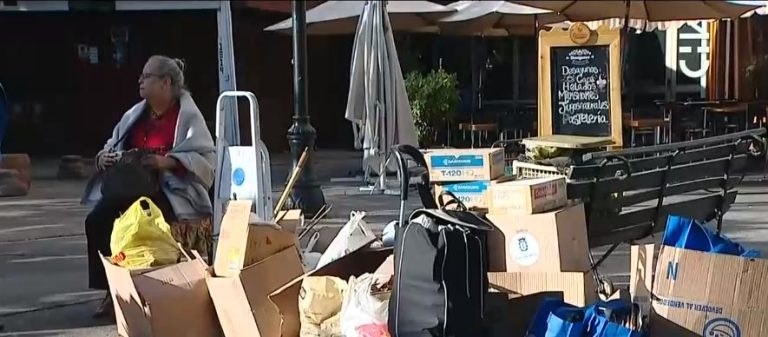 El drama de una mujer de 69 años que fue desalojada en Providencia y quedó en la calle