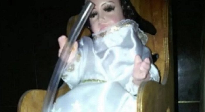 ¡Insólito! Ladrones de bencina crearon su propio santo para que los proteja
