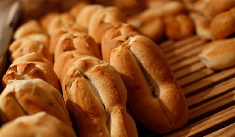 ¿Por qué guardar el pan en bolsas de plástico es una muy mala idea?