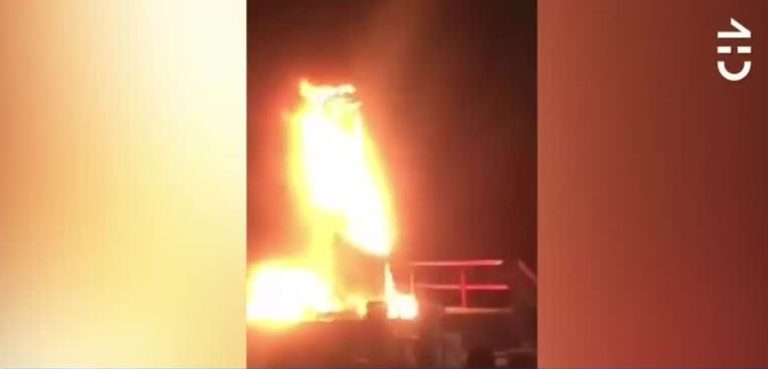 Venezuela: Manifestantes quemaron estatua de Hugo Chávez en medio de protestas contra el gobierno de Maduro