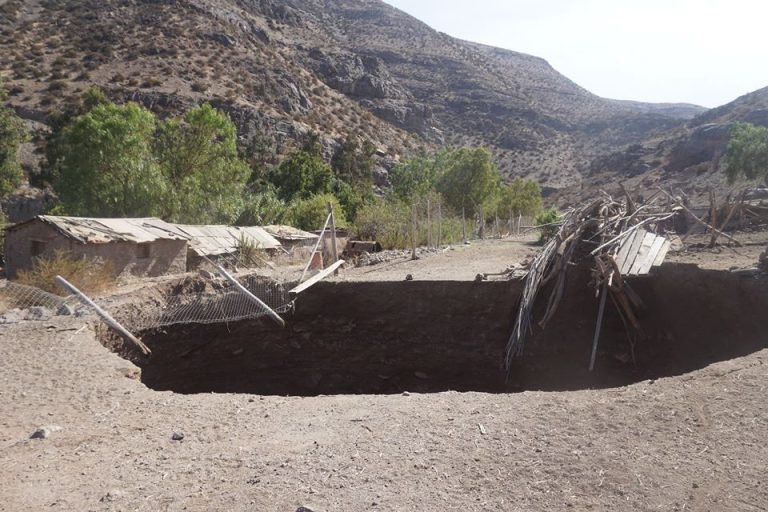 Perdió su casa y 9 cabras: Enorme socavón dejó en la calle a un criancero tras sismo en Coquimbo
