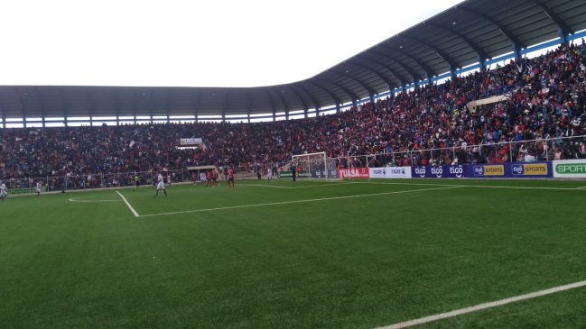 A más de 4 mil metros: Evo Morales inauguró el estadio más alto del planeta