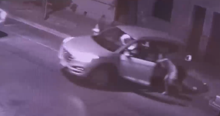 Temerario papá rescató a su guagua en medio de portonazo y frustró el robo