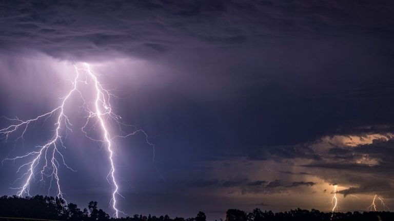 Dirección Meteorológica emite alerta de tormentas eléctricas en el norte de Chile