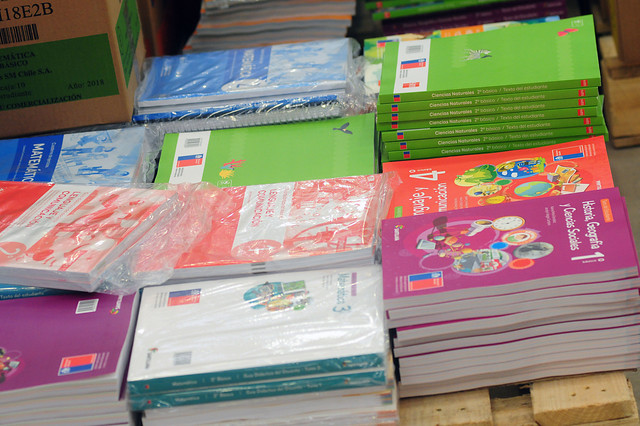 Los más caros de Latinoamérica: Familias gastan en promedio 160 mil pesos en textos escolares