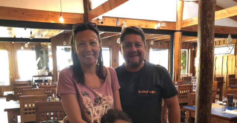 Familia escapó de restaurante durante el temblor pero volvió a pagar