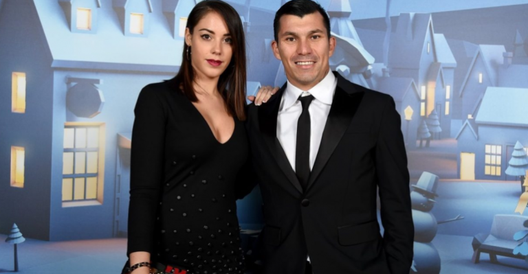 Gary Medel se tatuó el rostro de su esposa en la pierna