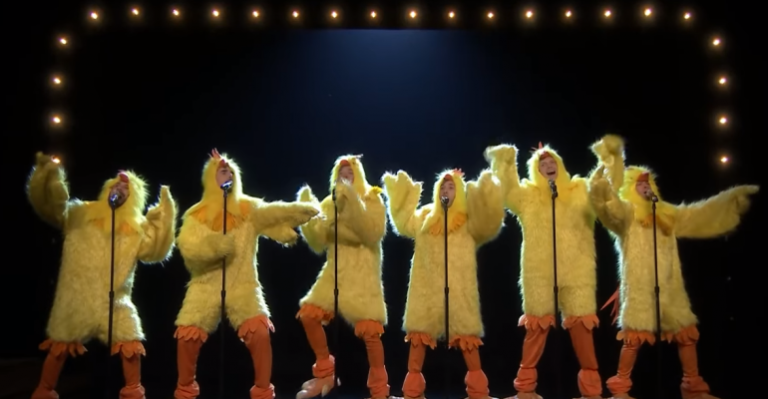 Backstreet Boys reversionaron “Everybody” disfrazados de pollos