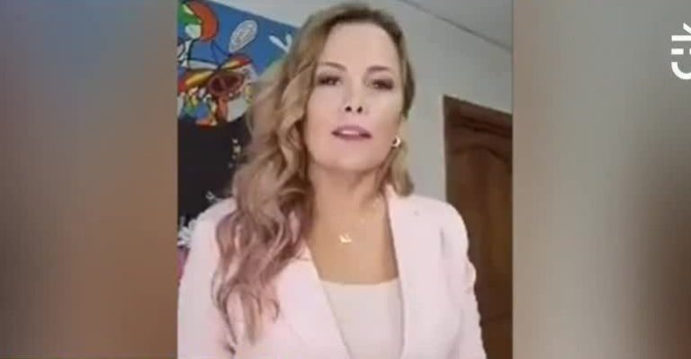 Cathy Barriga acusa bullying de los medios por mural