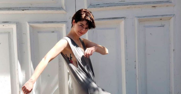 Mariana di Girolamo posteó desnudo artístico por la Luna Roja