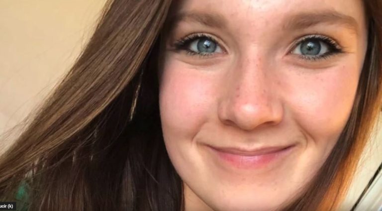 Estudiante denunció a profesora por mandarle fotos desnuda con sugerentes mensajes