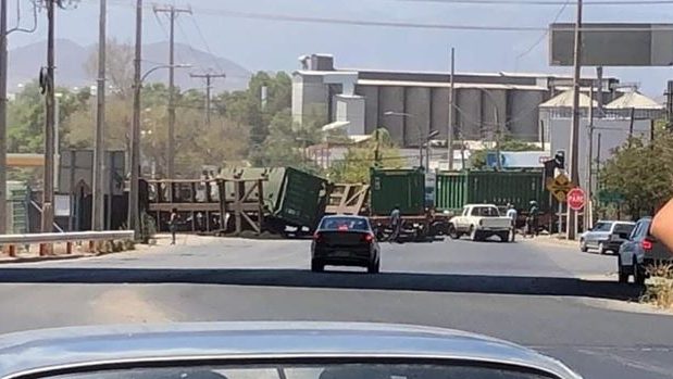 Tren con carga de cobre se descarrila por completo en entrada a San Felipe
