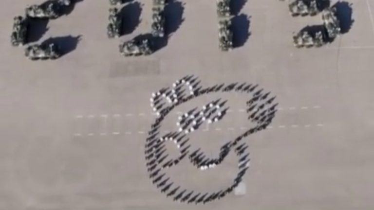 El ejército chino tributó a Peppa Pig por la llegada del año nuevo del cerdo