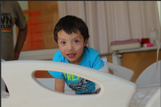 Clínica UC comenzó proceso de cobranza a familia de niño prioridad nacional para trasplante cardíaco