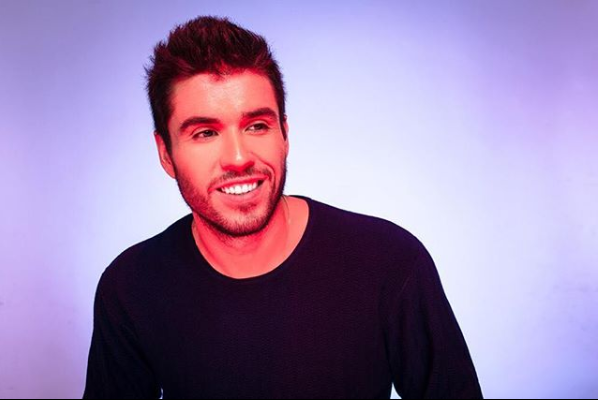 Hermano de Coté López triunfa como cantante