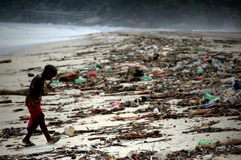 80 mil personas en riesgo y seis fallecidos han dejado las fuertes lluvias en Río de Janeiro