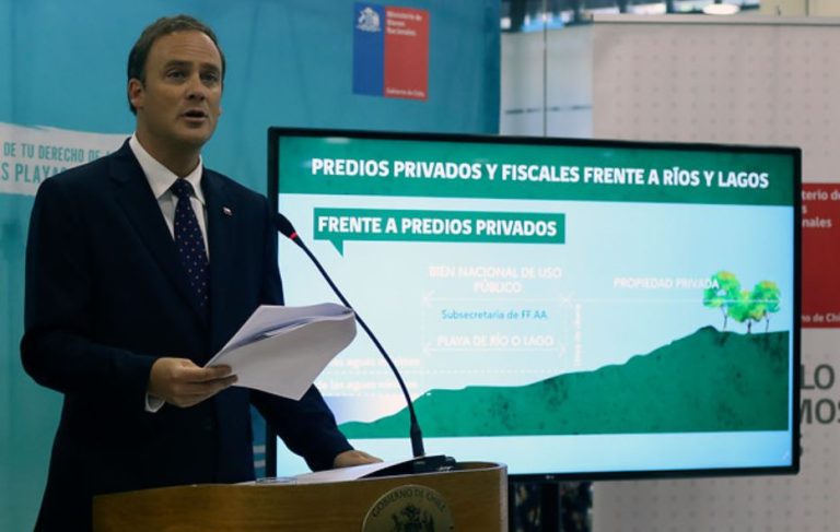Felipe Ward confirma que mujeres estaban en sector público: 