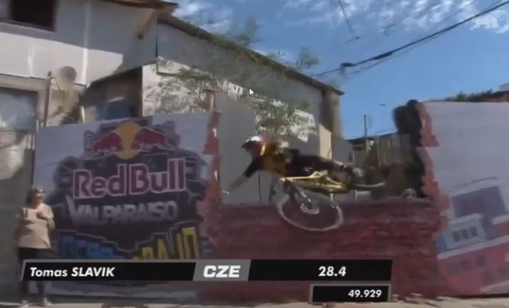 La dolorosa caída de ciclista del Cerro Abajo en Valparaíso con la que perdió el tricampeonato