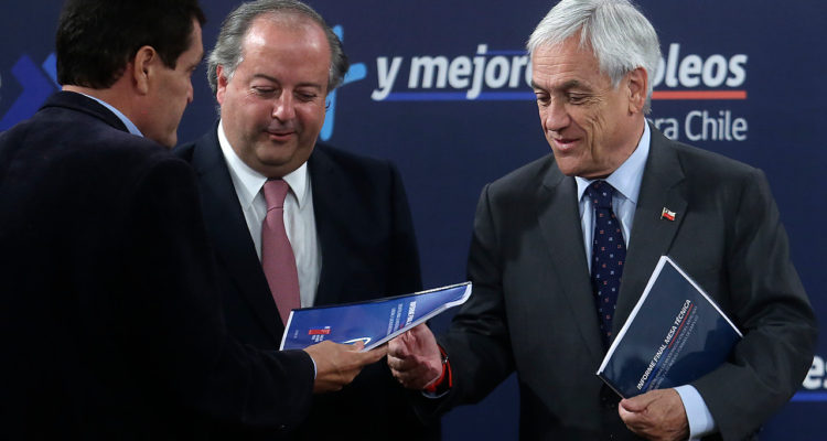 Medio mes de sueldo por año de servicio: Así será el sistema alternativo de indemnización que propone el Gobierno