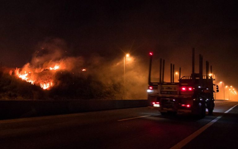 El sur de Chile sigue en alerta por incendios forestales: 5 focos 