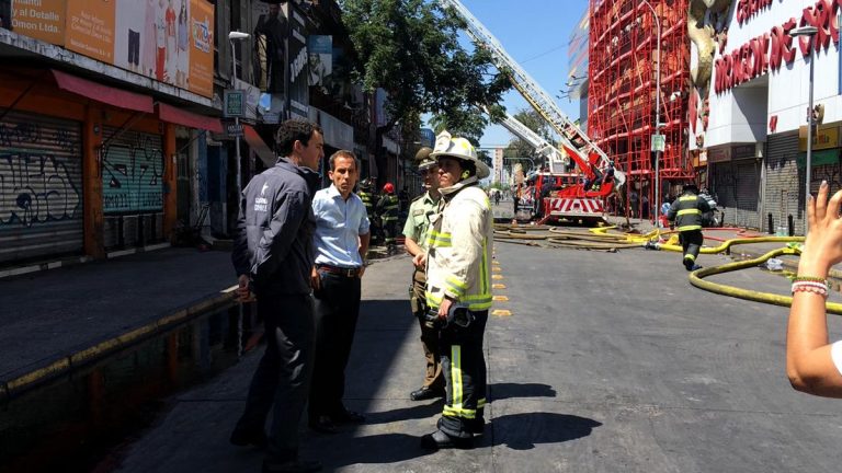 Riesgo de derrumbe en Meiggs: Casi la mitad de la manzana podría ser demolida tras incendio
