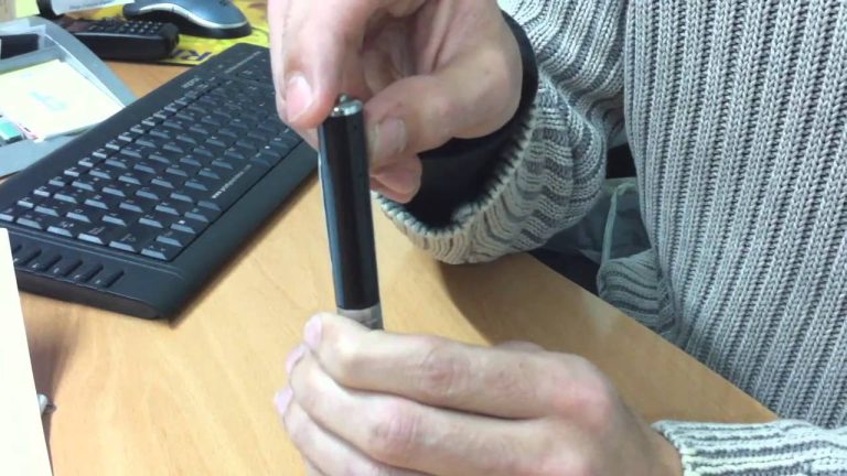 Lo hacía con una cámara escondida en un lápiz: Profesor grabó escotes de 27 alumnas en colegio