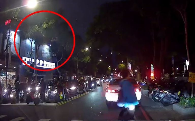 Estudiante de 17 años cayó desde un piso 13 y sobrevivió gracias a un semáforo