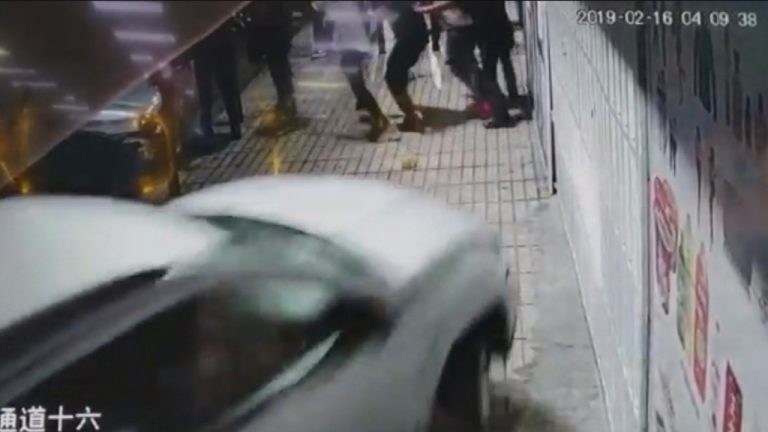 Los echaron de una disco por armar una pelea y terminaron atropellando a cinco personas en la vereda