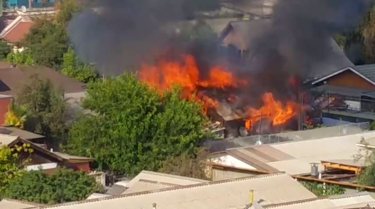 Encontraron cuerpos de un padre y sus dos hijos tras incendio en una casa en La Cisterna