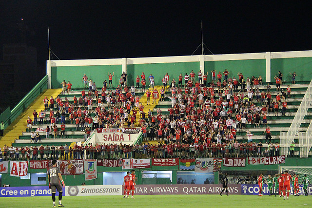 Cantaron a favor del rival, recogieron la basura y clasificaron: La noche de ensueño que vivió Unión La Calera en Brasil