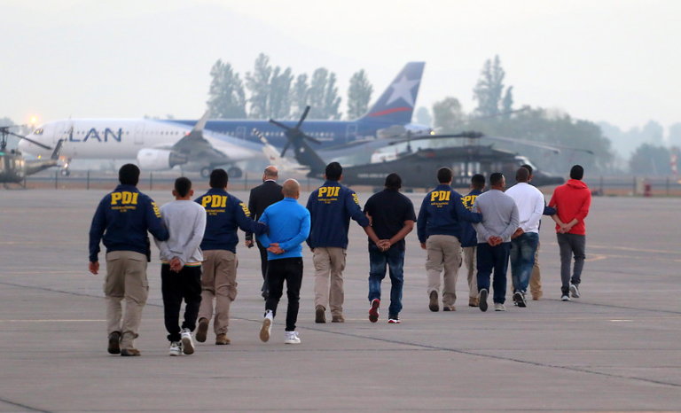 114 extranjeros fueron expulsados de Chile: Habían cometido delitos o estaban irregulares