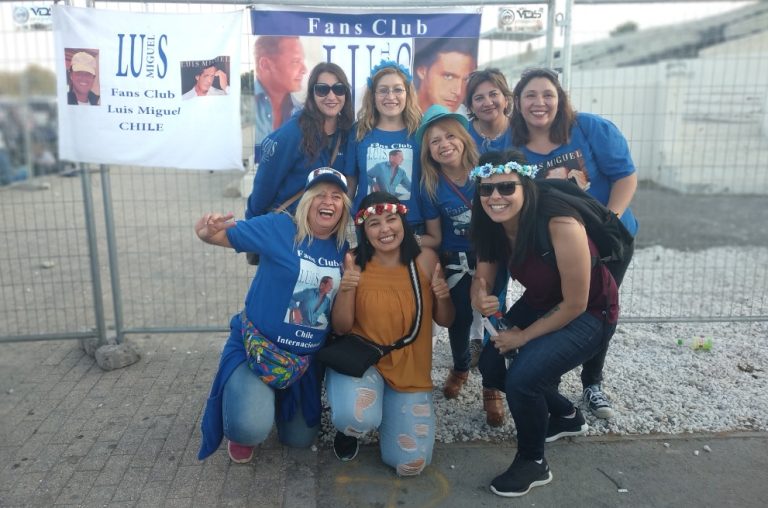Más que una pasión: Las fanaticadas que hacen guardia en los shows de Luis Miguel en Chile