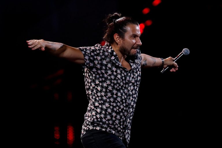 Felipe Avello vuelve a la TV como entrevistador tras su éxito en Viña 2019