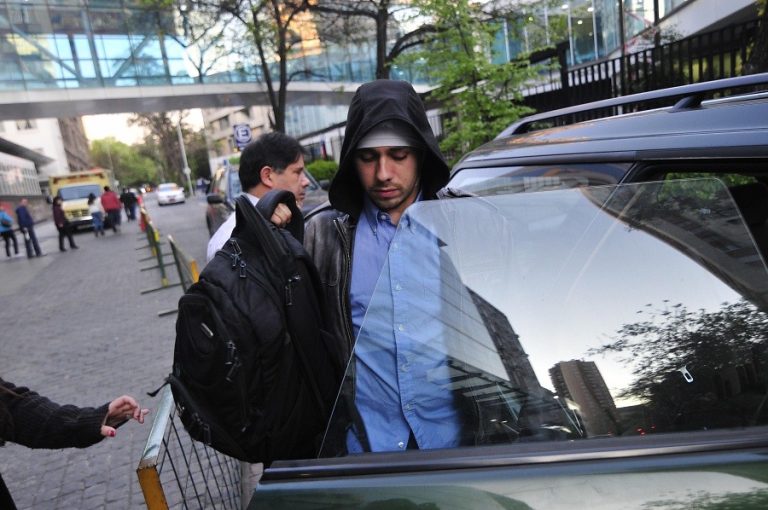 Rodrigo Avilés sostiene que hay imágenes que delatan responsabilidades de ex carabineros