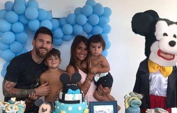 ¿Es real o no? La comentada foto del deforme Mickey Mouse en el cumpleaños del hijo de Leo Messi