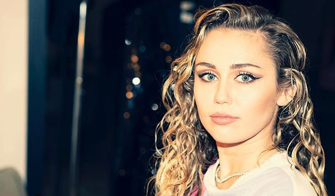 Miley Cyrus se transformó en hombre para programa de TV